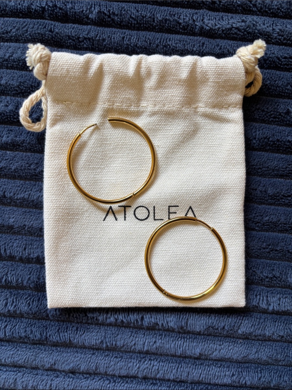 Atolea Gold Hoop Earrings - Classic Thin Round Hoops